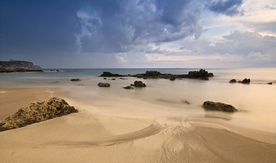 空旷的海岸，细腻的沙.jpg