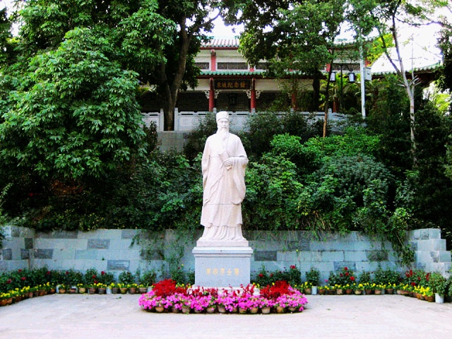 苏东坡塑像.jpg