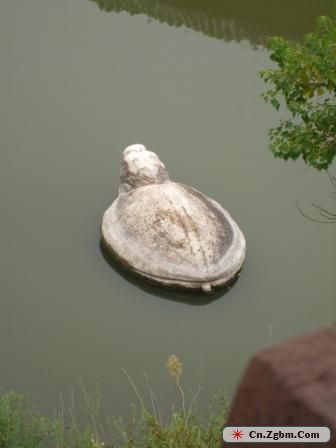 放龟亭下，千年神龟千年风雨